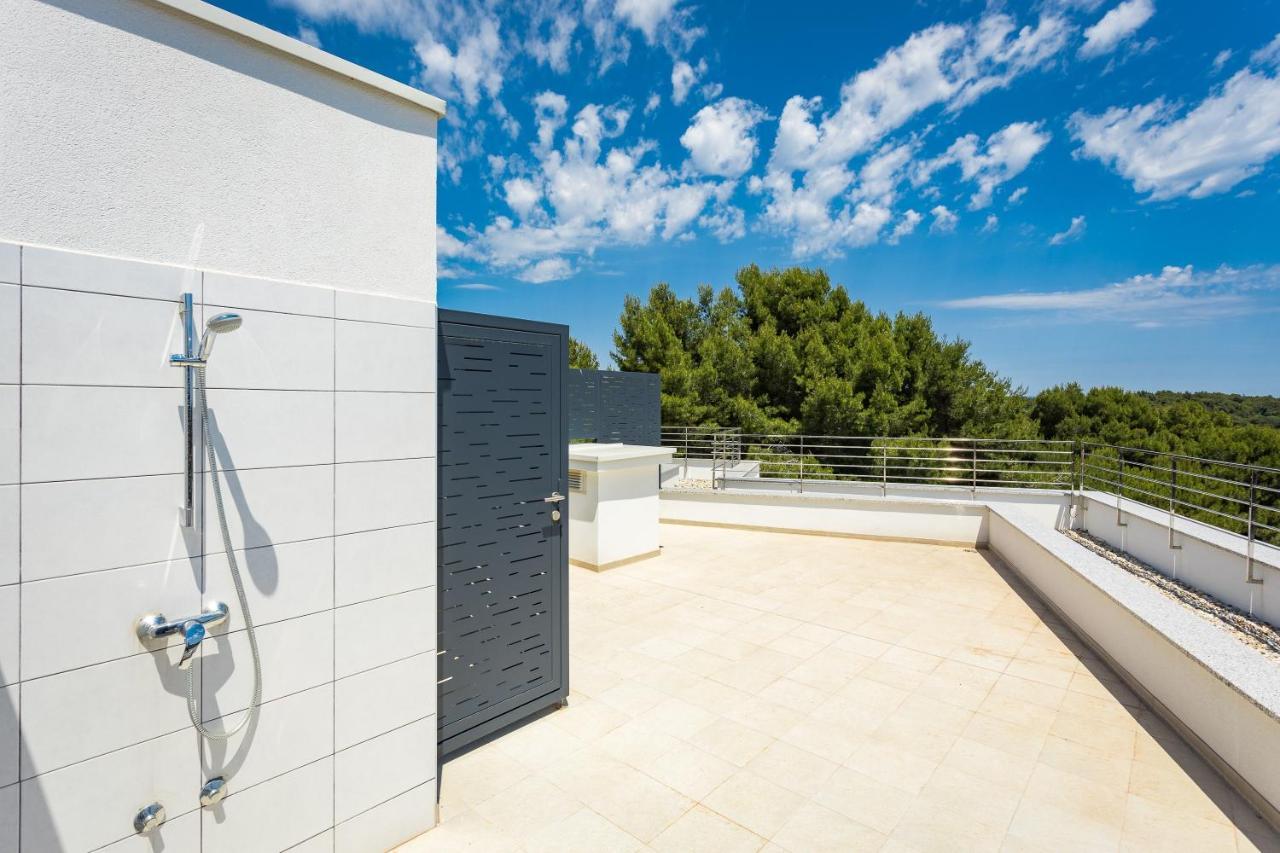 Apartments At Villa Frida Premantura Exterior foto