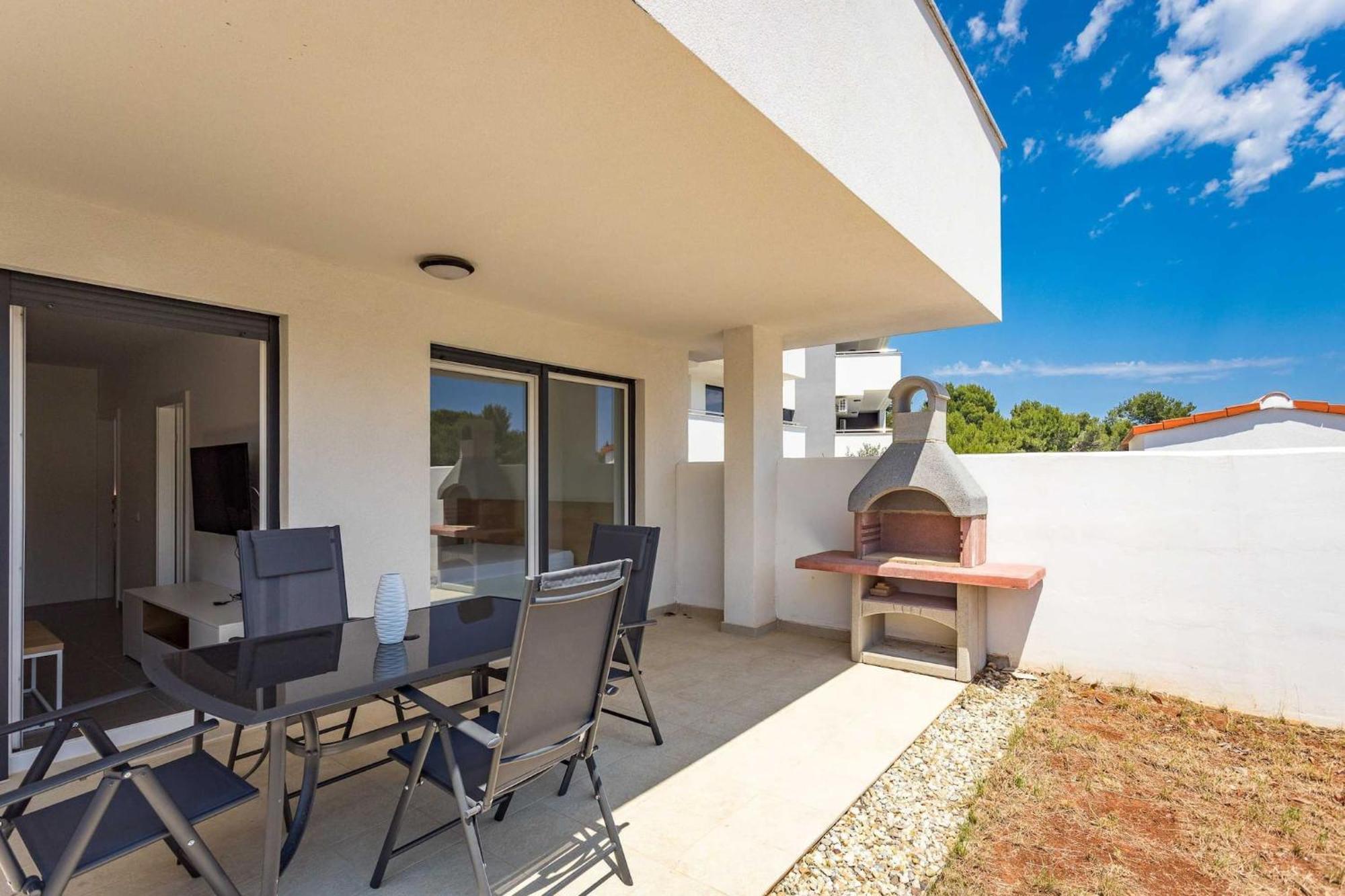 Apartments At Villa Frida Premantura Exterior foto